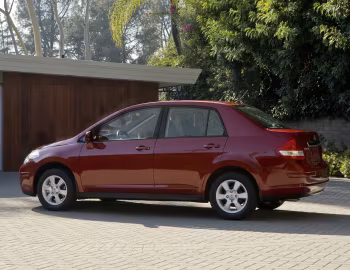 2010–11 Nissan Versa Sedan (C11) '2009–11