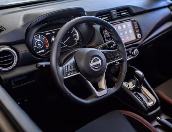 Interior 2023–pr. Nissan Versa SR [North America] '2022–pr.