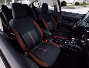 Interior 2023–pr. Nissan Versa SR [North America] '2022–pr.