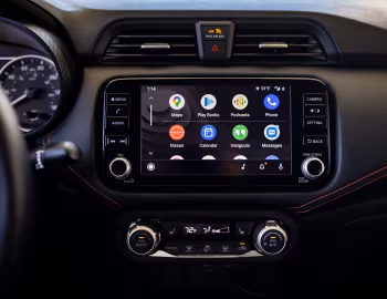 Interior 2023–pr. Nissan Versa SR [North America] '2022–pr.