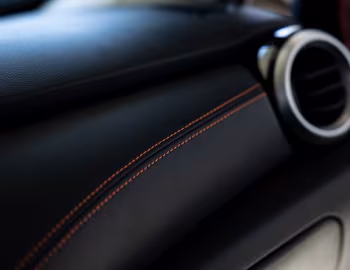 Interior 2023–pr. Nissan Versa SR [North America] '2022–pr.