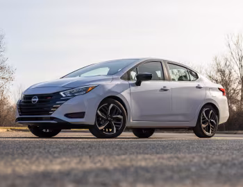 2023–pr. Nissan Versa SR [North America] '2022–pr.