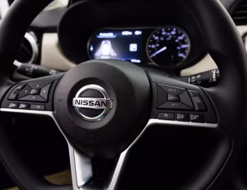 Інтер'єр 2020–22 Nissan Versa SV [North America] '2019–22