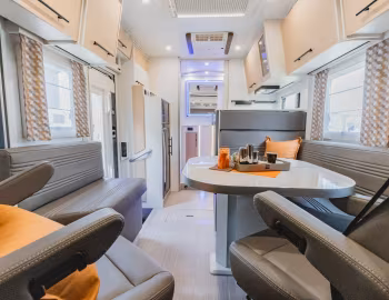 Intérieur 2024–pr. Notin Avila BCL '2023–pr.