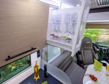 内饰 2021–23 Notin Rubi CF '2020–23