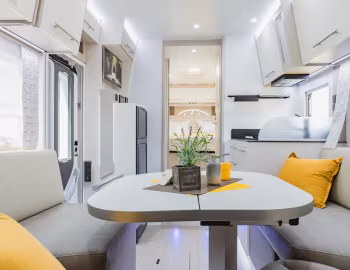 Interior 2024–pr. Notin Rubi CF '2023–pr.