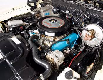 Под капотом 1972 Oldsmobile Cutlass Supreme 442 W-29 Convertible (J67)
