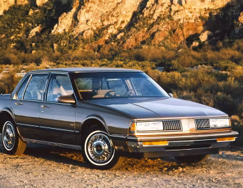 1989 Oldsmobile 88 Royale Brougham Sedan (HY5)