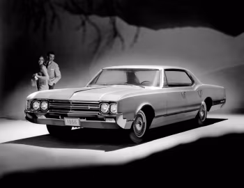 1966 Oldsmobile Jetstar 88 Holiday Sedan (5239)