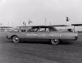 1965 Oldsmobile 98 Luxury Sedan (8669)