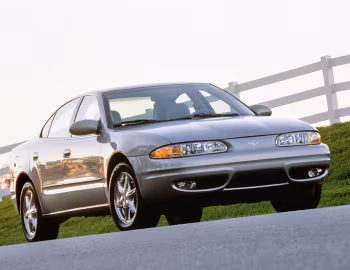 1999–2004 Oldsmobile Alero Sedan '04.1998–04.2004