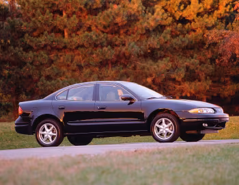 1999–2004 Oldsmobile Alero Sedan '04.1998–04.2004