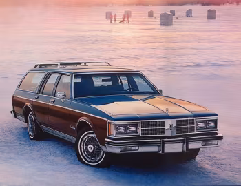1986 Oldsmobile Custom Cruiser (3B P35)