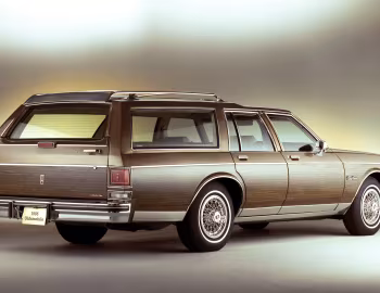 1986 Oldsmobile Custom Cruiser (3B P35)