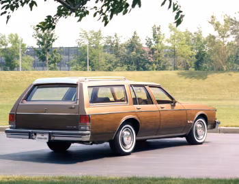 1980 Oldsmobile Custom Cruiser (3B P35)