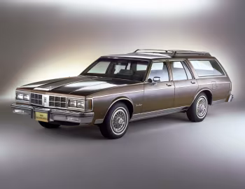 1986 Oldsmobile Custom Cruiser (3B P35)