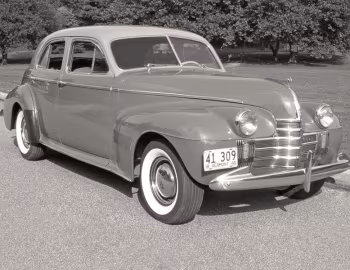 1940 Oldsmobile Custom Cruiser (3919)