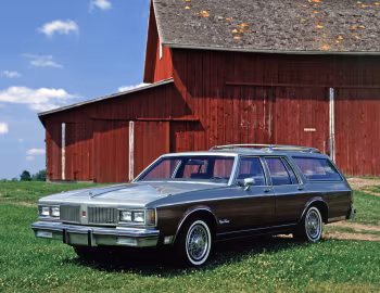 1984 Oldsmobile Custom Cruiser (3B P35)