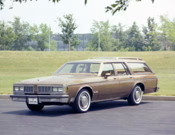 1980 Oldsmobile Custom Cruiser (3B P35)