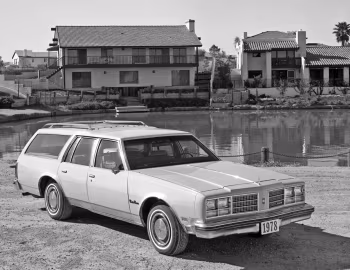 1978 Oldsmobile Custom Cruiser (3B Q35)