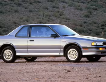1988 Oldsmobile Cutlass Ciera International Series Coupe (3A S37)