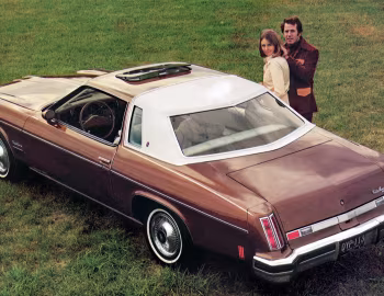 1974 Oldsmobile Cutlass Supreme Colonnade Hardtop Coupe with Landau Roof (J57)