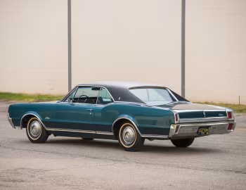 1967 Oldsmobile Cutlass Supreme Holiday Coupe (3817)