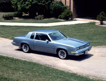 1981 Oldsmobile Cutlass Supreme Coupe (3A R47)
