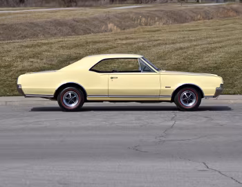 1967 Oldsmobile Cutlass 442 W-30 Holiday Coupe (3817)