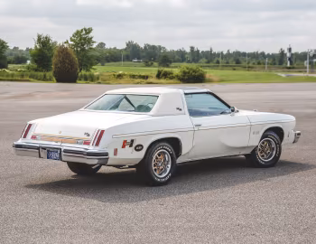 1975 Hurst/Olds Cutlass Supreme W-30 Coupe (CSU J57)