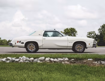 1975 Hurst/Olds Cutlass Supreme W-30 Coupe (CSU J57)
