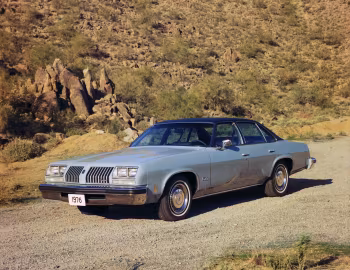 1976 Oldsmobile Cutlass S Colonnade Hardtop Sedan (G29)