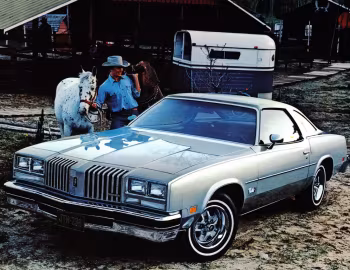 1977 Oldsmobile Cutlass S Coupe (3A G37)