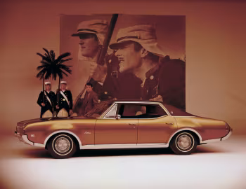 1969 Oldsmobile Cutlass Supreme Holiday Sedan (4239)