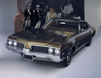 1969 Oldsmobile Cutlass Supreme Holiday Sedan (4239)