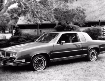 1983 Oldsmobile Cutlass Supreme Coupe (3G R47)