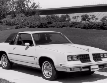 1983 Oldsmobile Cutlass Supreme Coupe (3G R47)