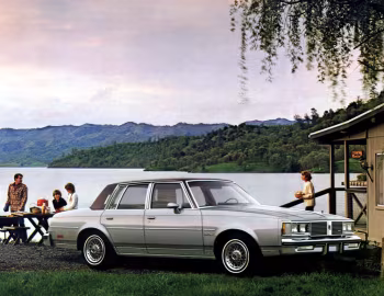 1983 Oldsmobile Cutlass Supreme Sedan (3G R69)