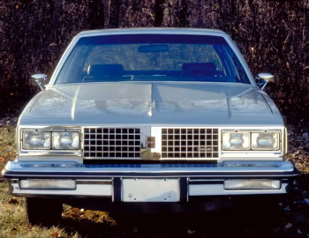 1983 Oldsmobile Cutlass Supreme Sedan (3G R69)