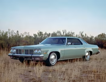1975 Oldsmobile Delta 88 Royale Hardtop Sedan (N39)