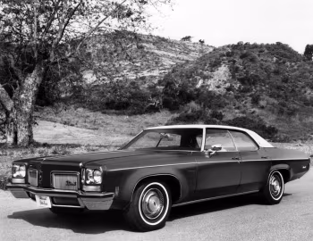 1972 Oldsmobile Delta 88 Royale Hardtop Sedan (D88R N39)