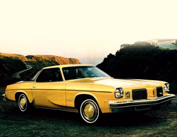 1974 Oldsmobile Cutlass Salon Colonnade Hardtop Coupe with Landau Roof (J57)