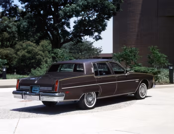 1984 Oldsmobile Ninety-Eight Regency Sedan (3C G69)