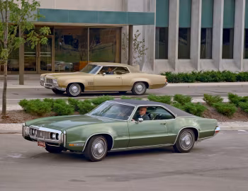 Oldsmobile Toronado, Оldsmobile Delta 88 Brougham Holiday Coupe