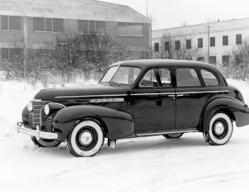 Oldsmobile Series 70 4-door Sedan [Sweden] (393619) '1939