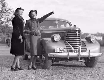 1938 Oldsmobile Series F 4-door Touring Sedan (383619)