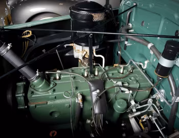 Под капотом 1941 Oldsmobile Special 66 Convertible (3567)