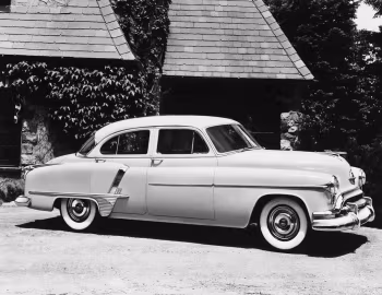 1951 Oldsmobile Super 88 Deluxe Sedan (3669D)