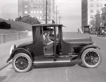 1920 Oldsmobile Model 37B Coupe (37-BC)