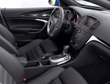 Интерьер Opel Insignia OPC Hatchback [Russia] '08.2011–13